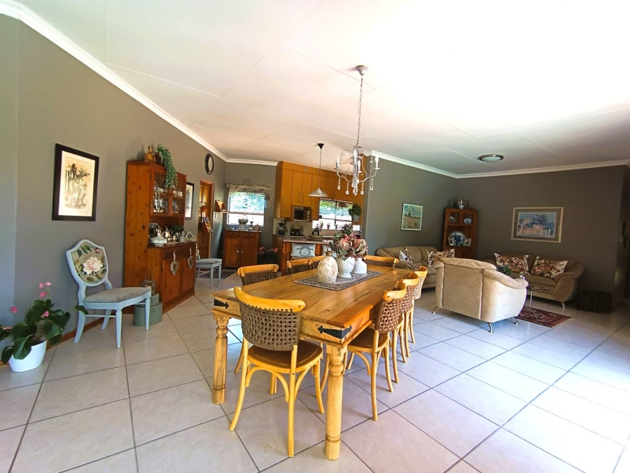 5 Bedroom Property for Sale in Langenhovenpark Free State